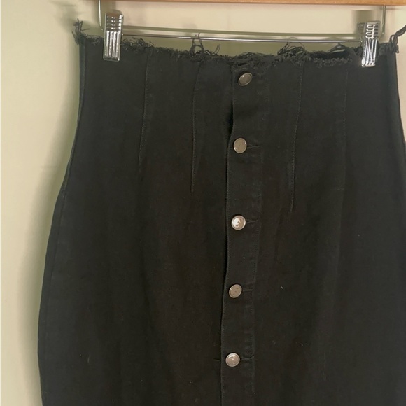 PrettyLittleThing Black Midi Pencil Skirt - Picture 2 of 4